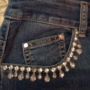 ❤️Chico’s Platinum Embellished Skinny Jeans